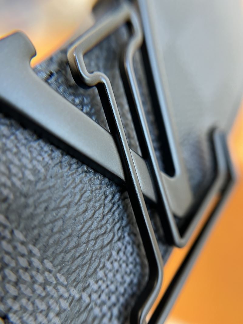 l0vis Vvtt0n belts